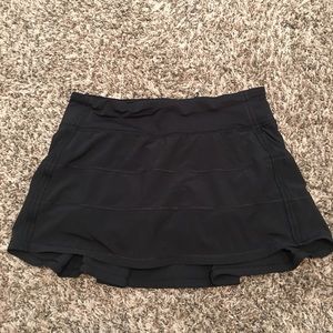 Lululemon Size 6 Black Ruffle Skort